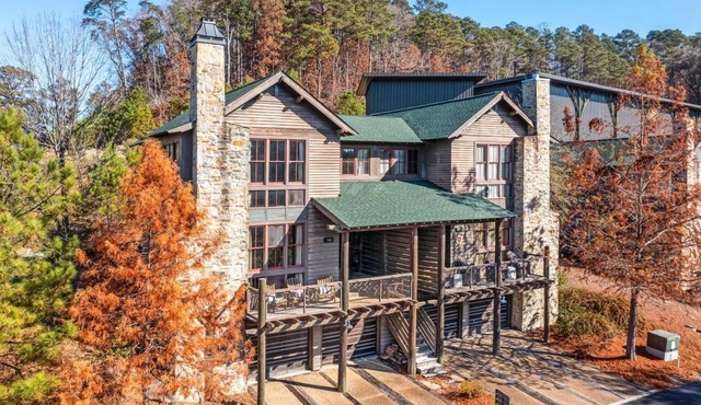 Lovely, convienant 4-bedroom townhome with WiFi on Smith Lake