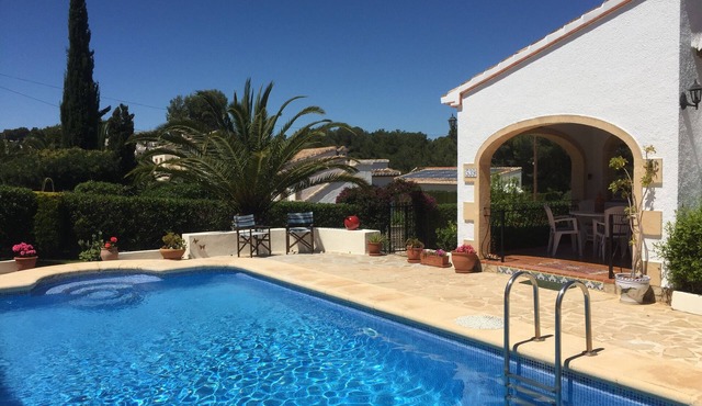 Lovely Costa Nova Villa close to Granadella beach. Private pool, WIFI & Air Con