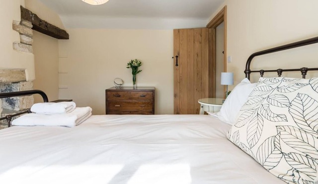 Lovely Cosy Stone Cottage in Tetbury, Cotswolds