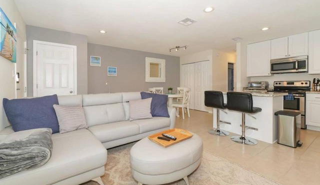 Lovely Cottage - Close to Siesta, Shops & Dining