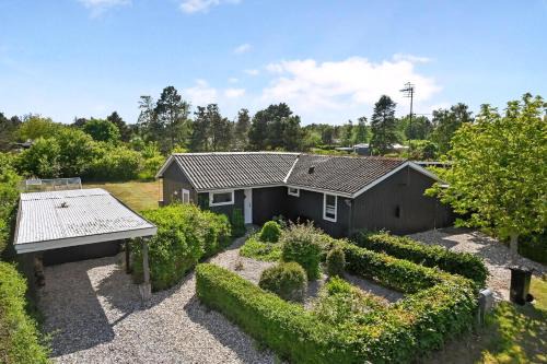 Lovely Cottage Full Of Holiday Atmosphere
