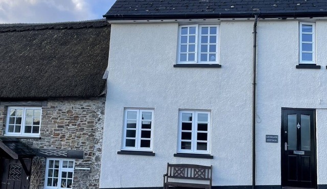 Lovely cottage on the beautiful village square of Chittlehampton