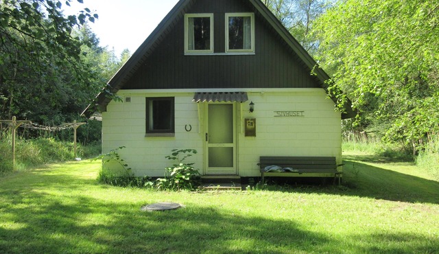 Lovely cottage in attractive cottage area in Sillerslevøre.