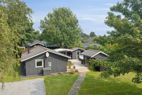 Lovely Cottage In Pøt Strandby