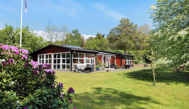 Lovely cottage in recreation area