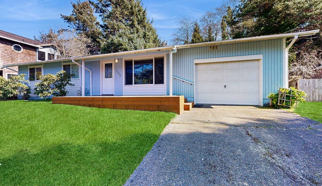 Lovely cottage near the beach with free WiFi, cable, and outdoor deck