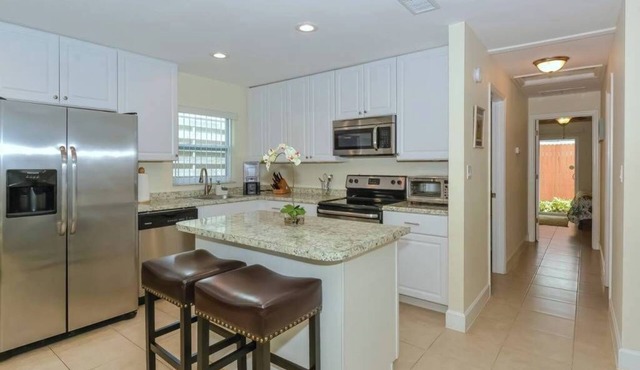Lovely ❤ Cottage near the Beach & Downtown SRQ.
