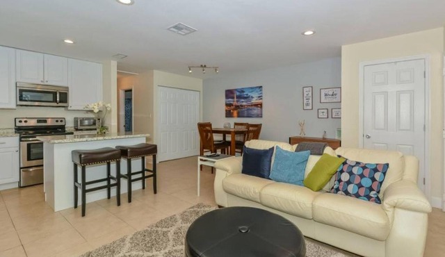 Lovely Cottage near the Beach and Downtown Sarasota