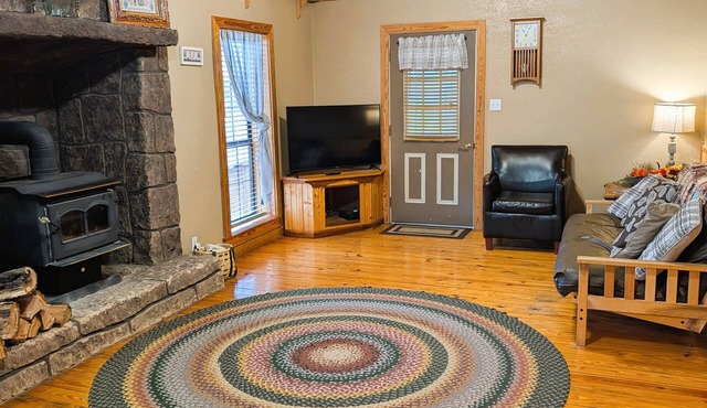 Lovely Cottage nestled in Northern Arkansas's scenic Ozark Mountains