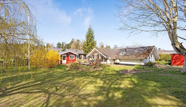 Lovely cottage with cozy, large living room near Dybsø Fjord.