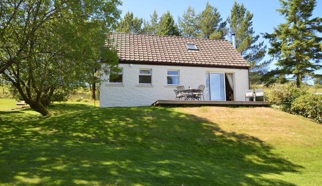 Lovely cottage with loch views, near Dunoon, sleeps 6