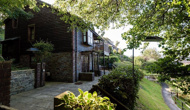 Lovely cottage with outside space and parking with an electric vehicle car charger