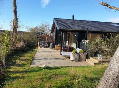 Lovely Cottage With Shelter And Nature