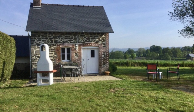 Lovely country cottage in its own peaceful orchard with stunning views
