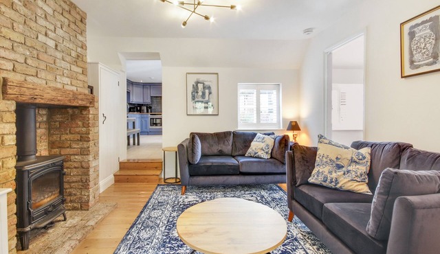 Lovely Countryside Coach Cottage - Pass the Keys