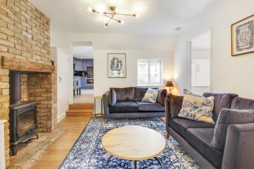 Lovely Countryside Coach Cottage - Pass the Keys