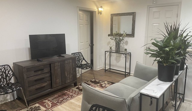 Lovely Cozy 2 Bedroom Apartment