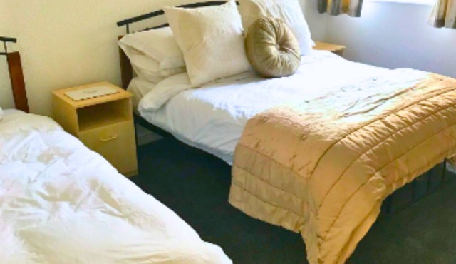 Lovely & Cozy 2BR City Centre Nr High St by Everhome Ltd