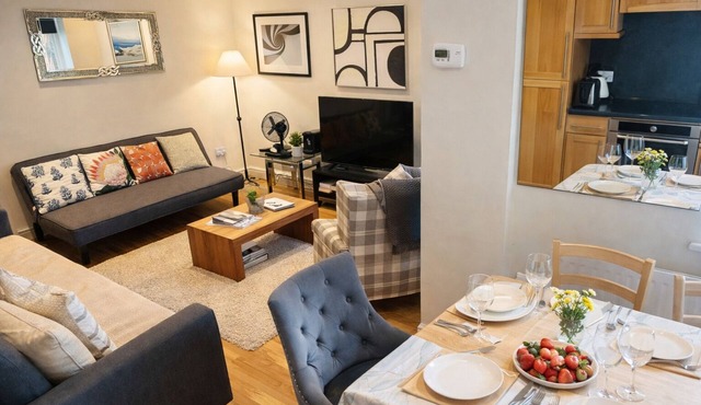 Lovely Cozy Classic Apartment by Kensington