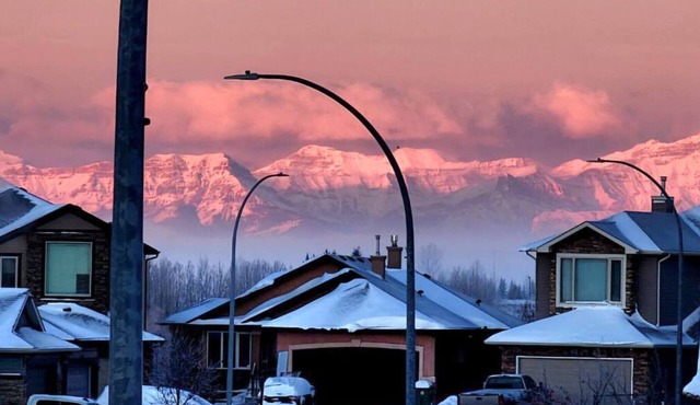 Lovely & Cozy Home Near BANFF! Ski and Hike!