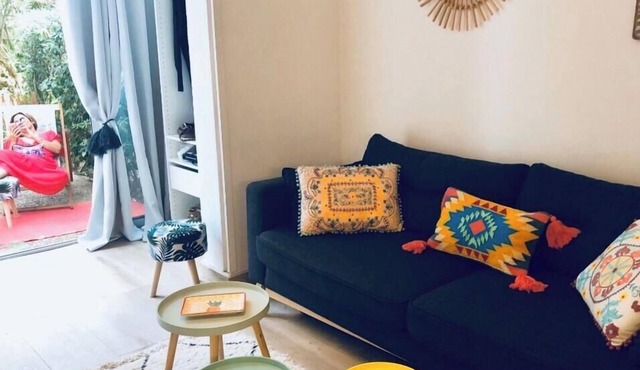 Lovely, cozy studio with garden terrace and parking.