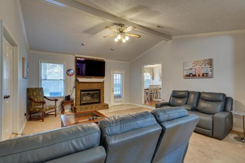 Lovely Decatur Home w/Yard ~ 6 Mi to Town!
