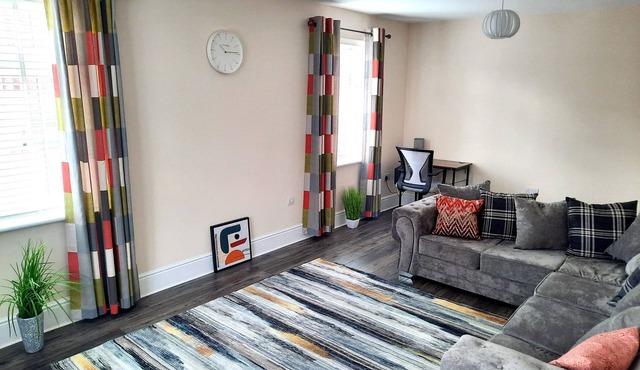 Lovely detached 4 bedroom home for holiday or business