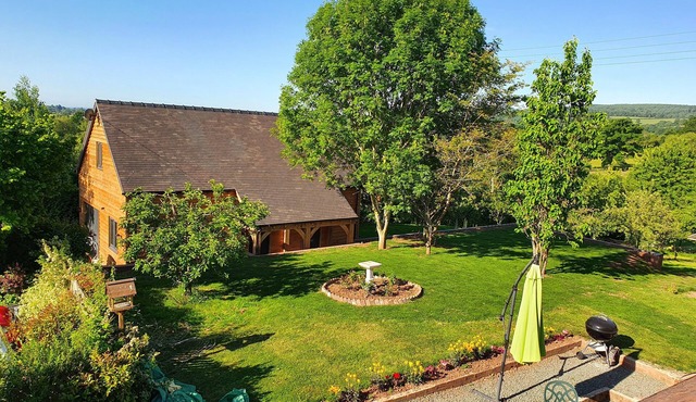 Lovely dog friendly cottage 4 miles from Ludlow with feature oak glass gable.