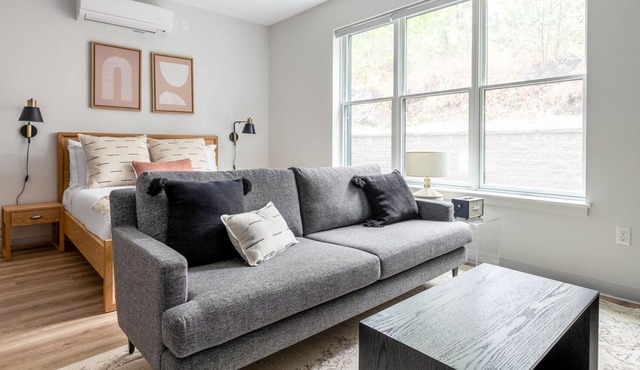 Lovely Dorchester Studio w/ W/D, by Savin Hill T