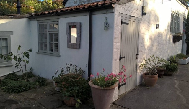 Lovely double room with fantastic garden views & breakfast brought to your door!
