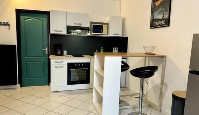 Lovely downtown studio