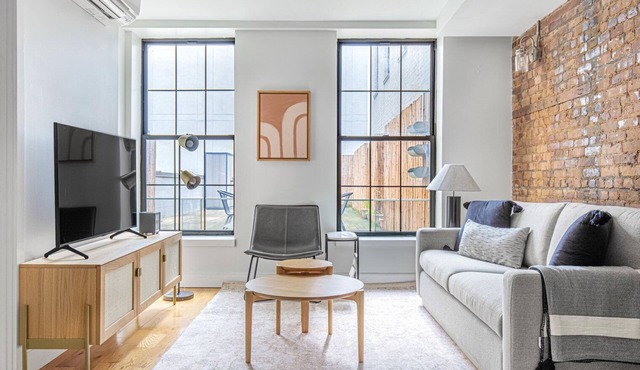 Lovely Downtown BK 1BR w/Roof Deck & Gym, near train, by Blueground