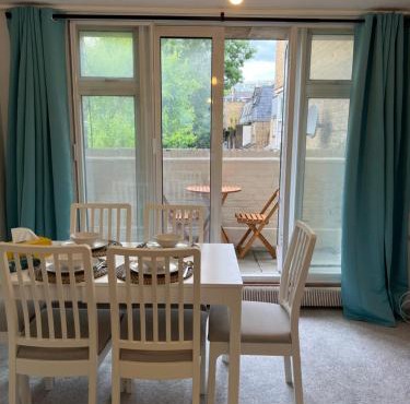 Lovely Entire Flat with Private Balcony in Euston-Central London