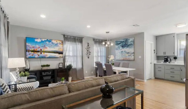 Lovely Entire Home in Sherwood Forerest near CSUN