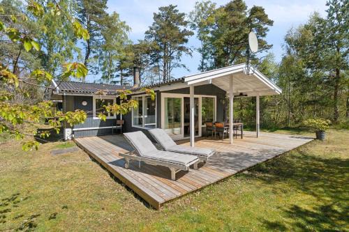 Lovely Family Cottage Near Child-Friendly Beach
