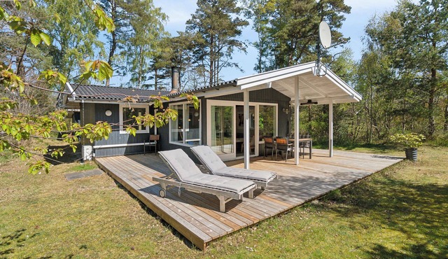 Lovely family cottage near child-friendly beach