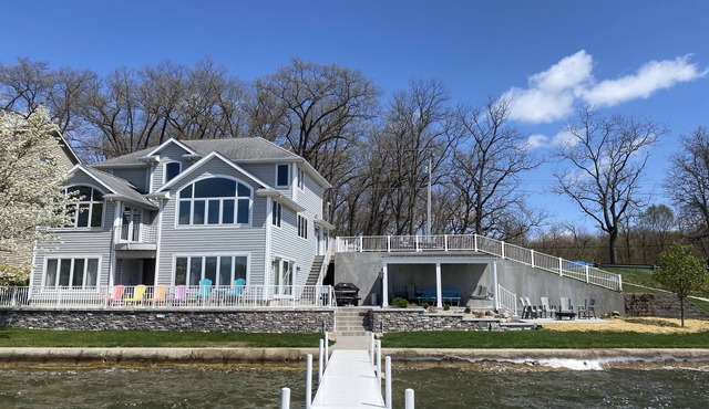 Lovely, family friendly, 4000 sq ft lake front home, close to Pokagon.