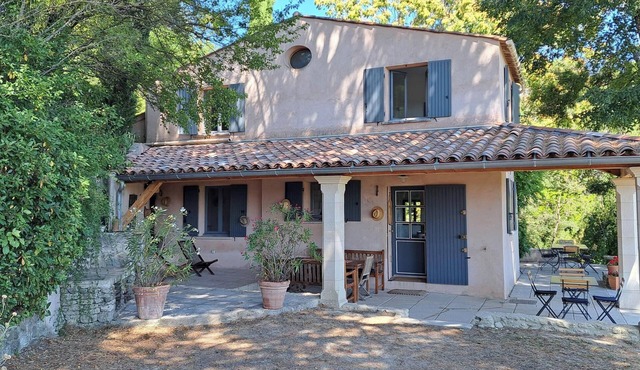 Lovely Family Home With Pool, Complete Privacy And Views Over The Lubero