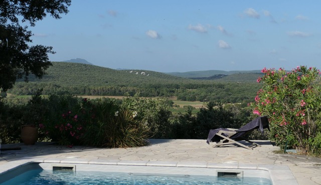 Lovely family home with large garden, swimming pool and view