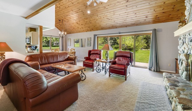 Lovely family home with views and home entertainment - near the slopes