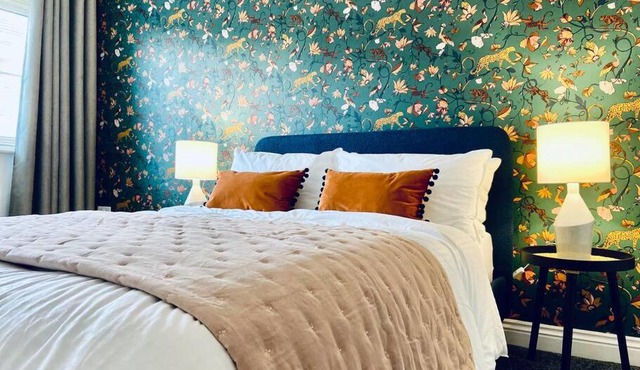 Lovely family house, great links M62, edge of Leeds