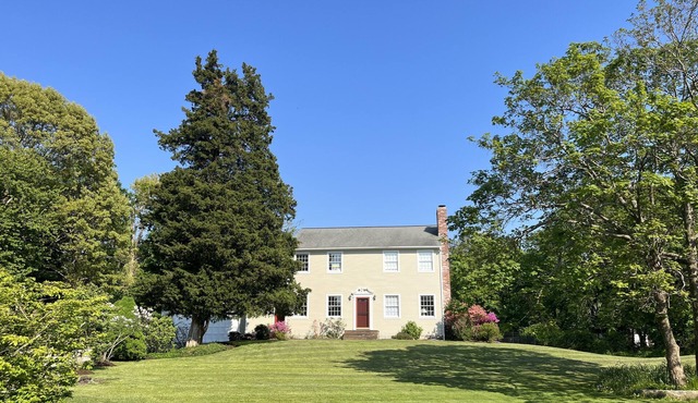 Lovely Family House with Gardens and Fenced Yard