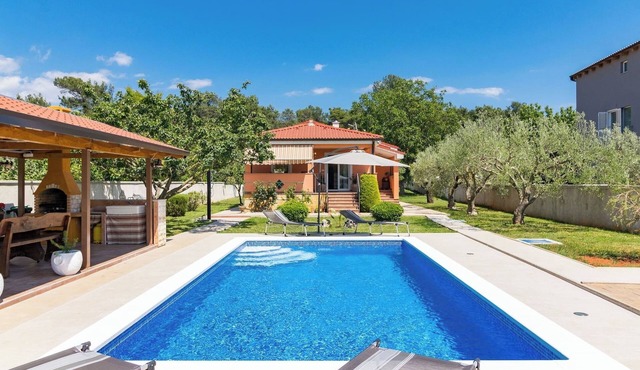 Lovely Family Oasis with Private Pool - Dolinka