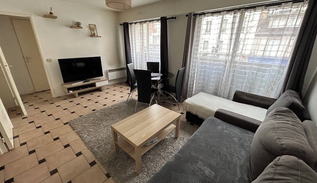 Lovely Family Stay - Two Bedroom - Right Edge of Paris