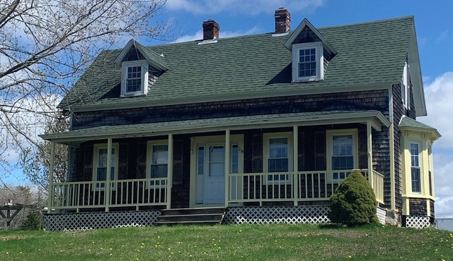 Lovely Farmhouse Close to Acadia National Park