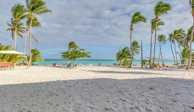 Lovely Fishing Lodge apt with pool & marina view