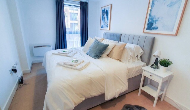 Lovely Flat in Kiln Close with Free Parking