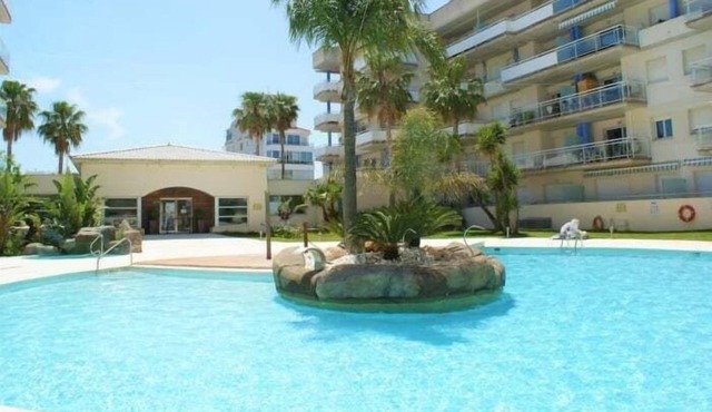 Lovely flat in Roses with swimming pool and parking AV-66