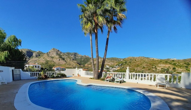 Lovely Flat With Heated Pool
