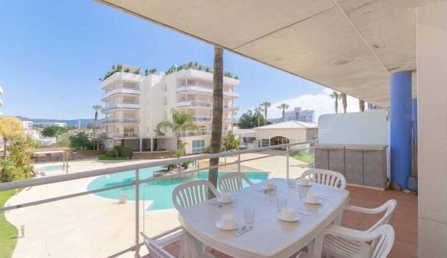 Lovely flat with pool view AV-73